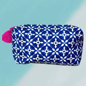 Estee Lauder Blue Flower Printed Cosmetic Makeup Bag ( 2 Side Look), NWOT